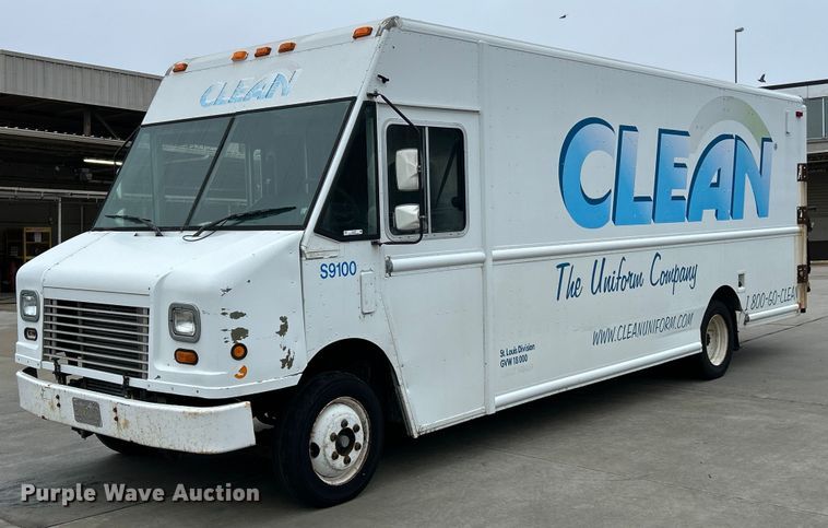 image for item EK4562 2007 Freightliner MT45 delivery truck