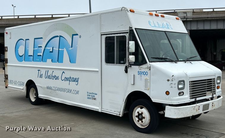 image for item EK4562 2007 Freightliner MT45 delivery truck