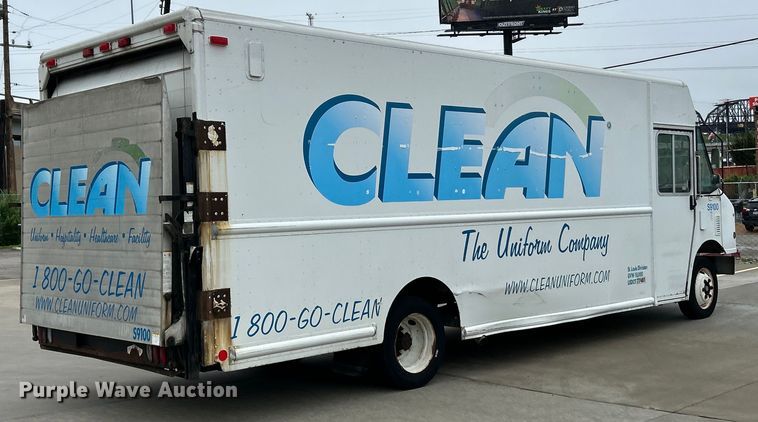 image for item EK4562 2007 Freightliner MT45 delivery truck