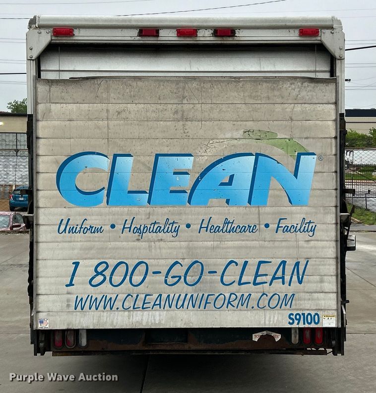 image for item EK4562 2007 Freightliner MT45 delivery truck