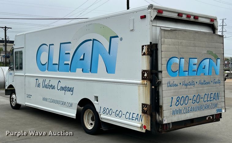 image for item EK4562 2007 Freightliner MT45 delivery truck