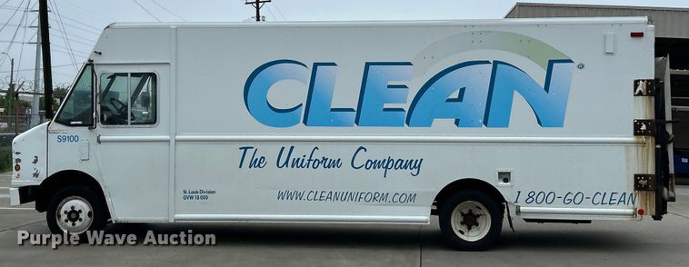 image for item EK4562 2007 Freightliner MT45 delivery truck