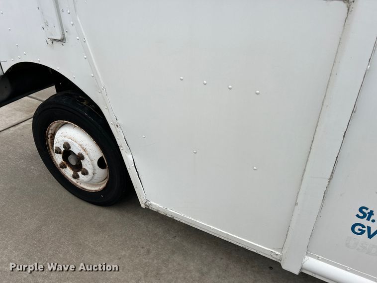 image for item EK4562 2007 Freightliner MT45 delivery truck