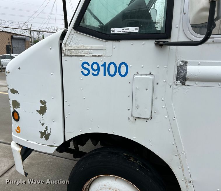 image for item EK4562 2007 Freightliner MT45 delivery truck