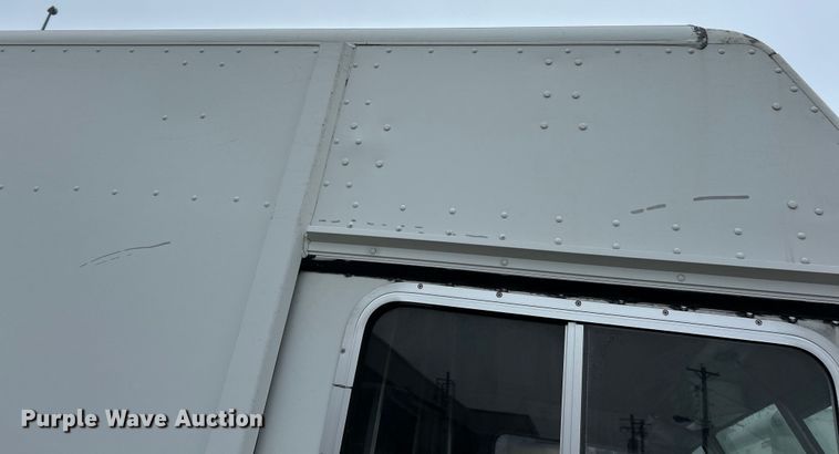 image for item EK4562 2007 Freightliner MT45 delivery truck