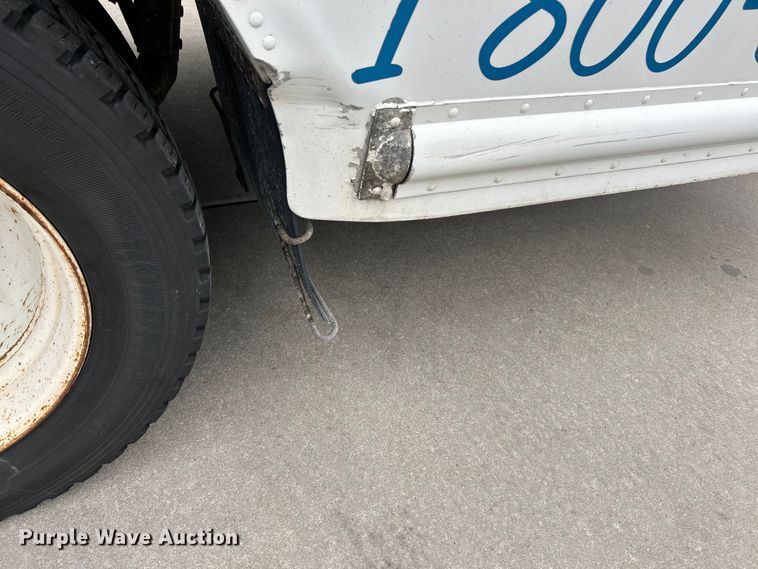 image for item EK4562 2007 Freightliner MT45 delivery truck