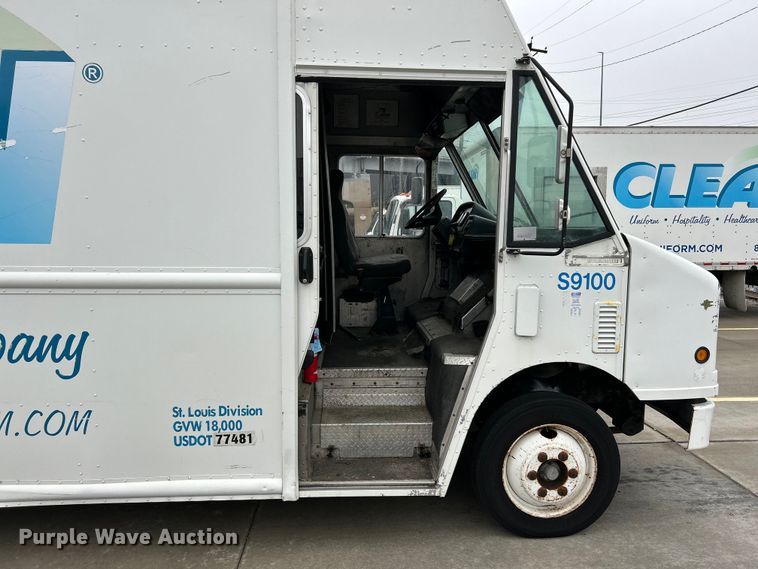 image for item EK4562 2007 Freightliner MT45 delivery truck