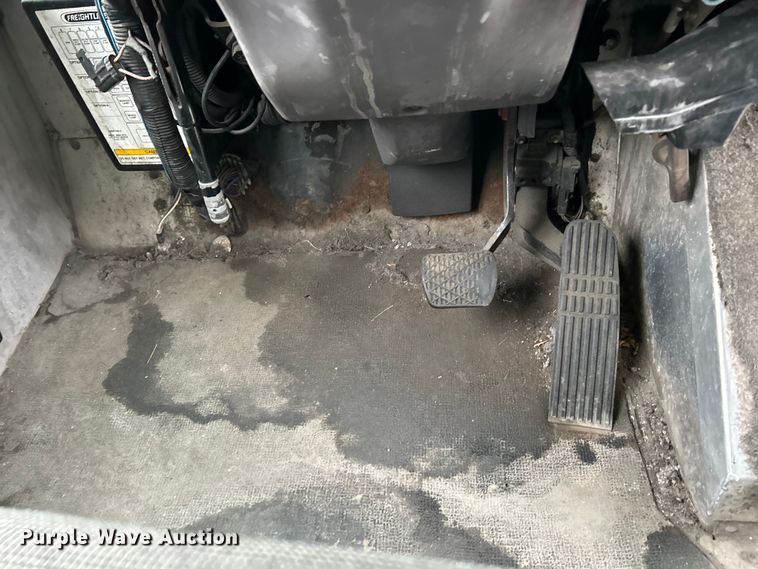 image for item EK4562 2007 Freightliner MT45 delivery truck