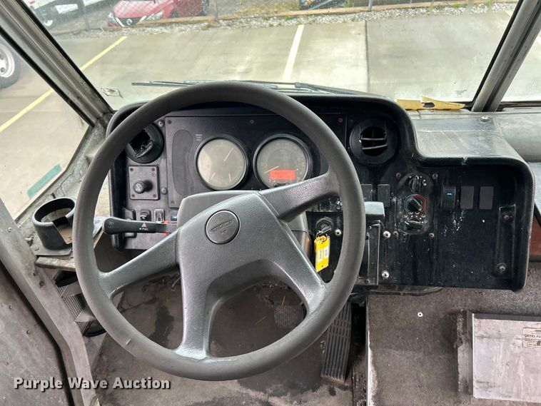 image for item EK4562 2007 Freightliner MT45 delivery truck