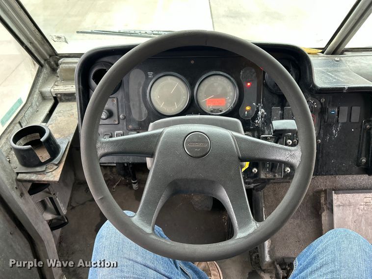 image for item EK4562 2007 Freightliner MT45 delivery truck