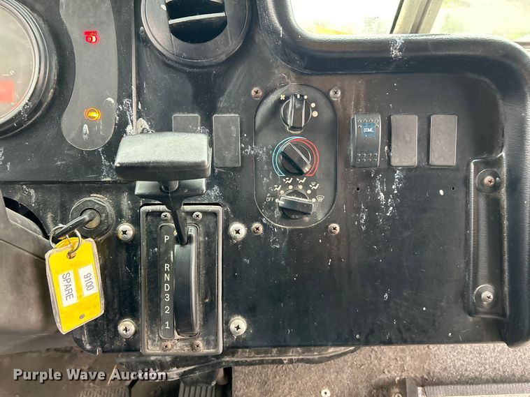 image for item EK4562 2007 Freightliner MT45 delivery truck