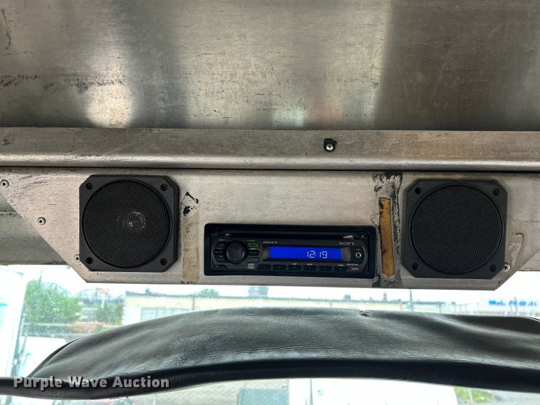 image for item EK4562 2007 Freightliner MT45 delivery truck