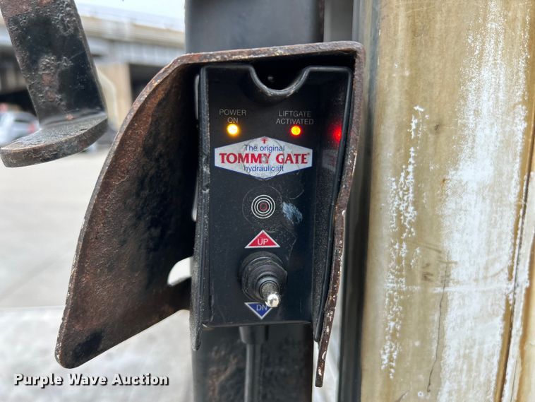 image for item EK4562 2007 Freightliner MT45 delivery truck