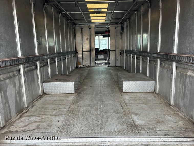 image for item EK4562 2007 Freightliner MT45 delivery truck