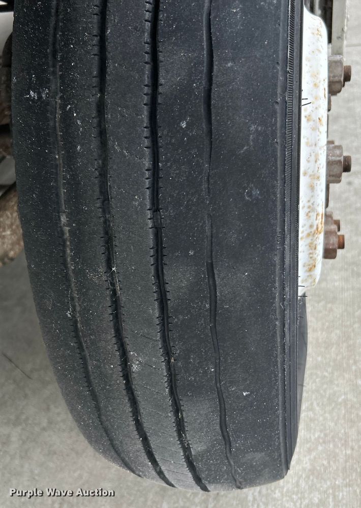 image for item EK4562 2007 Freightliner MT45 delivery truck