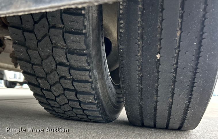 image for item EK4562 2007 Freightliner MT45 delivery truck