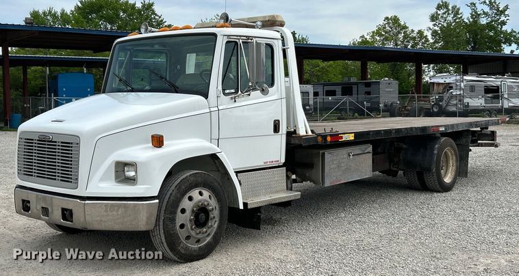 image for item EK4573 2001 Freightliner FL60 rollback truck