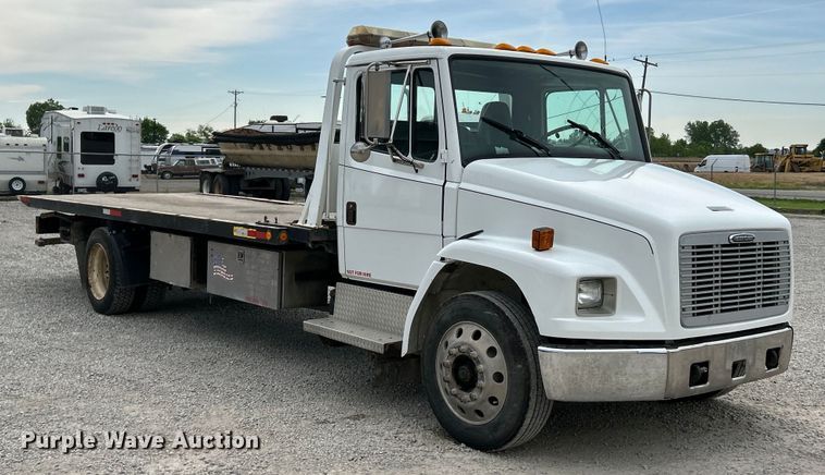 image for item EK4573 2001 Freightliner FL60 rollback truck