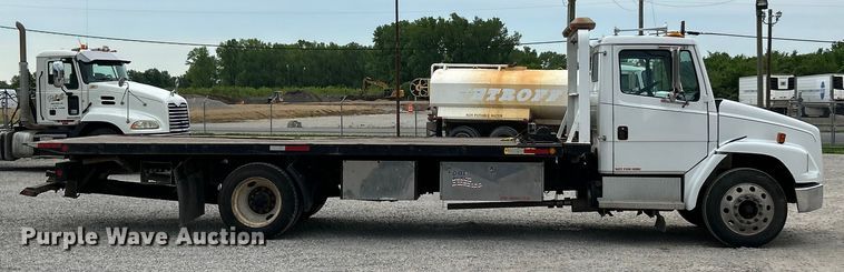 image for item EK4573 2001 Freightliner FL60 rollback truck