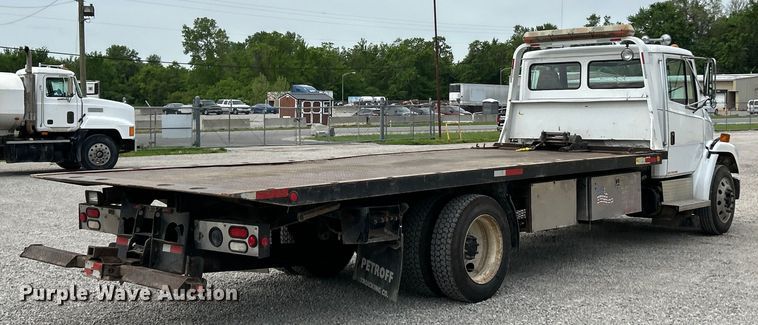 image for item EK4573 2001 Freightliner FL60 rollback truck