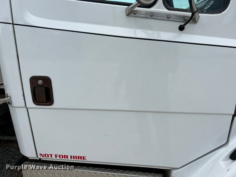 image for item EK4573 2001 Freightliner FL60 rollback truck