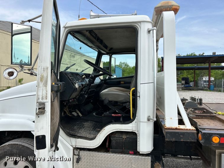 image for item EK4573 2001 Freightliner FL60 rollback truck