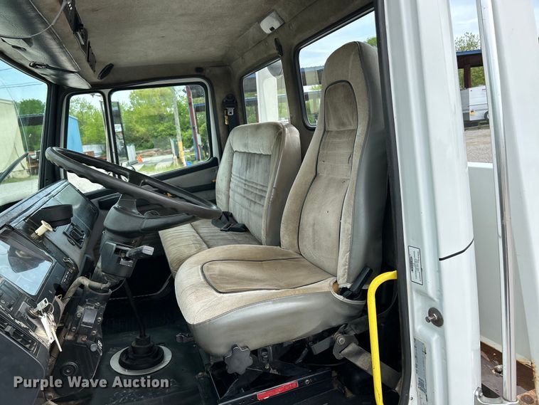 image for item EK4573 2001 Freightliner FL60 rollback truck