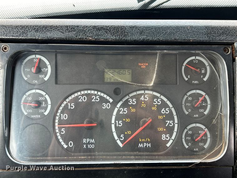 image for item EK4573 2001 Freightliner FL60 rollback truck