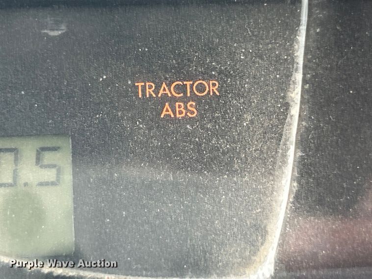 image for item EK4573 2001 Freightliner FL60 rollback truck