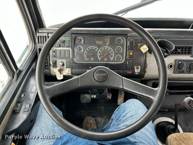 image for item EK4573 2001 Freightliner FL60 rollback truck