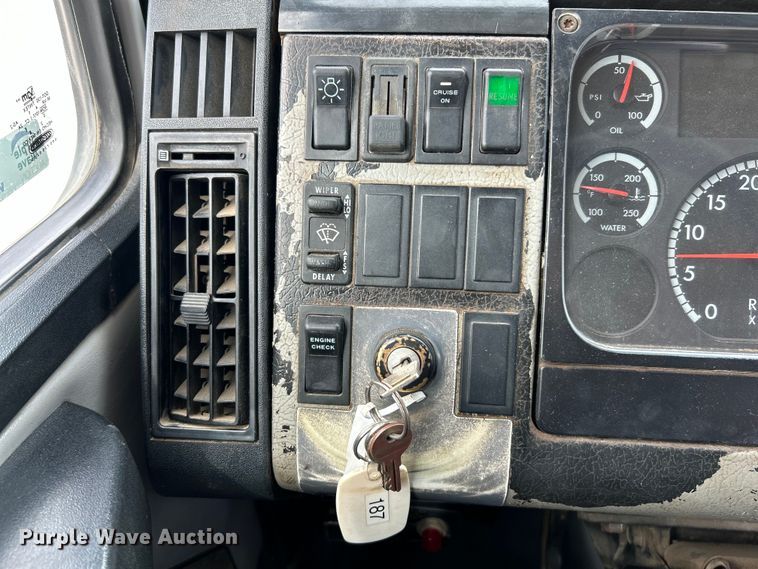 image for item EK4573 2001 Freightliner FL60 rollback truck