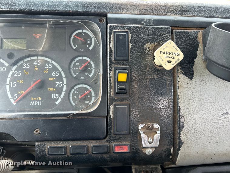 image for item EK4573 2001 Freightliner FL60 rollback truck