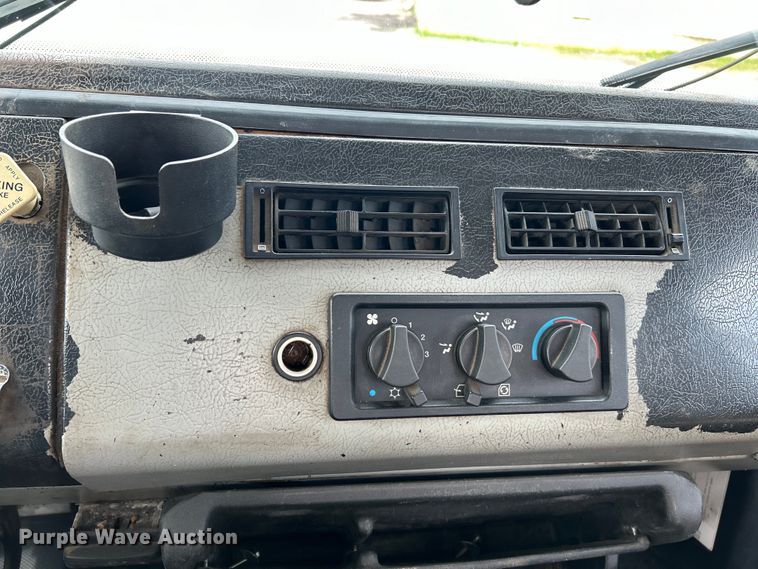 image for item EK4573 2001 Freightliner FL60 rollback truck