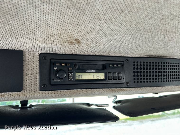 image for item EK4573 2001 Freightliner FL60 rollback truck