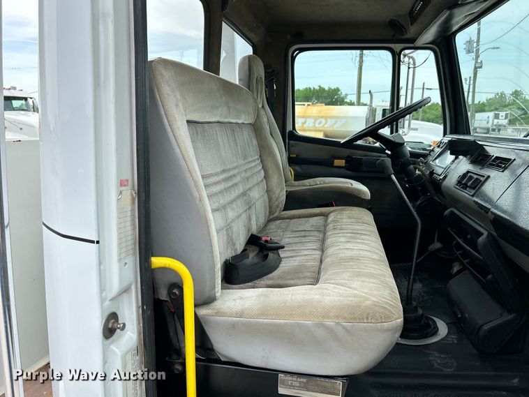 image for item EK4573 2001 Freightliner FL60 rollback truck