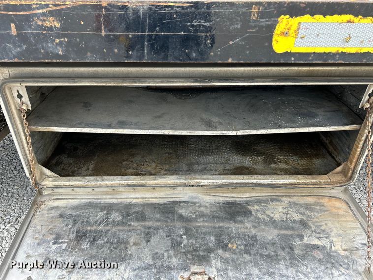 image for item EK4573 2001 Freightliner FL60 rollback truck