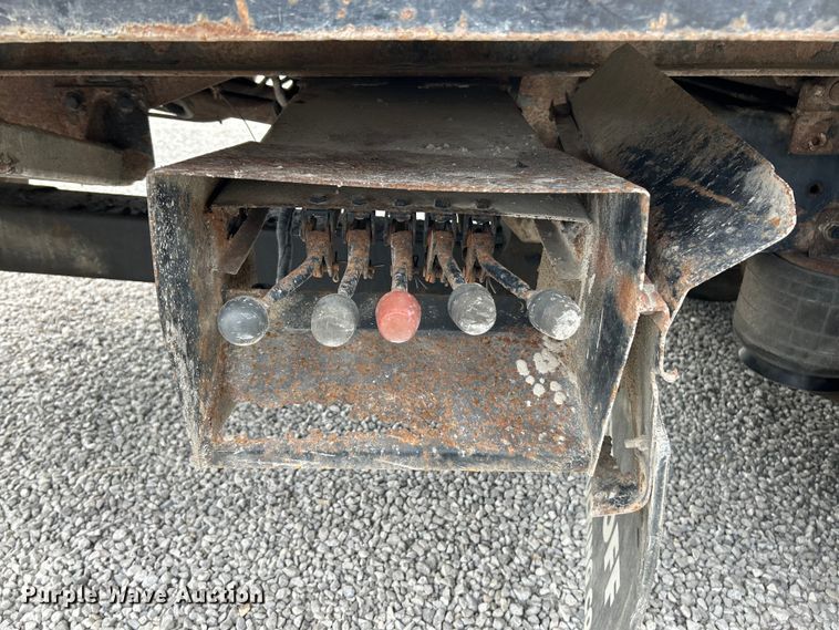 image for item EK4573 2001 Freightliner FL60 rollback truck