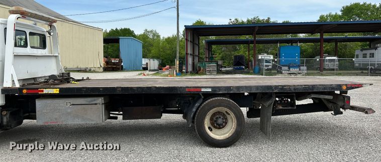 image for item EK4573 2001 Freightliner FL60 rollback truck