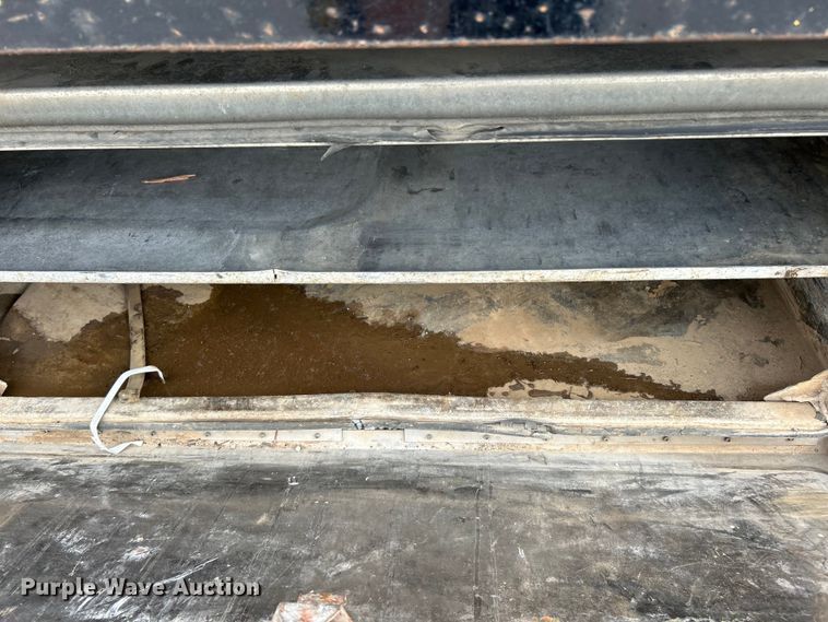 image for item EK4573 2001 Freightliner FL60 rollback truck