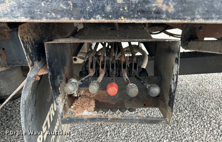 image for item EK4573 2001 Freightliner FL60 rollback truck