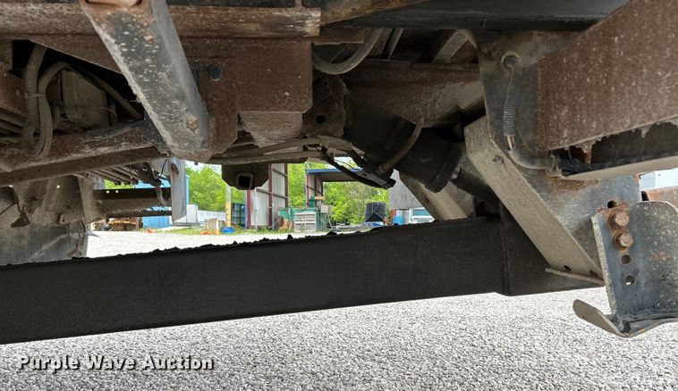 image for item EK4573 2001 Freightliner FL60 rollback truck