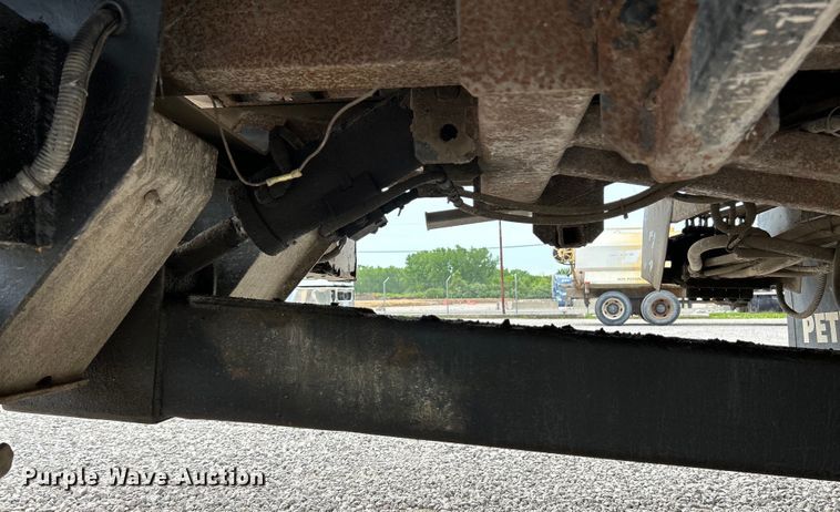 image for item EK4573 2001 Freightliner FL60 rollback truck