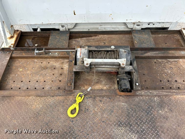 image for item EK4573 2001 Freightliner FL60 rollback truck