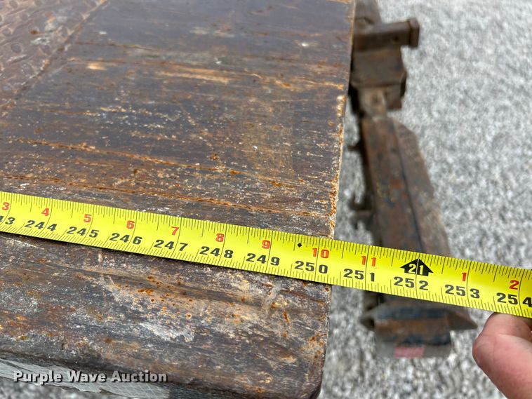 image for item EK4573 2001 Freightliner FL60 rollback truck