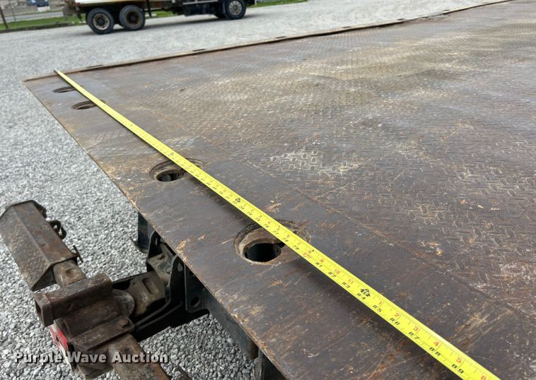 image for item EK4573 2001 Freightliner FL60 rollback truck