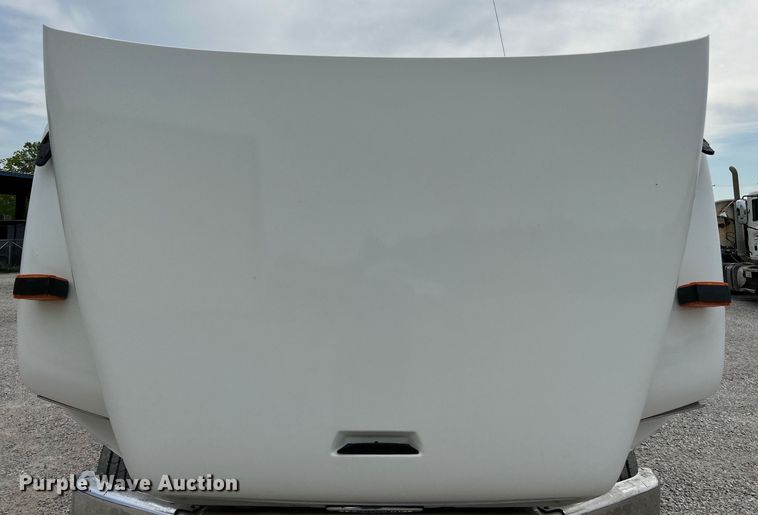 image for item EK4573 2001 Freightliner FL60 rollback truck