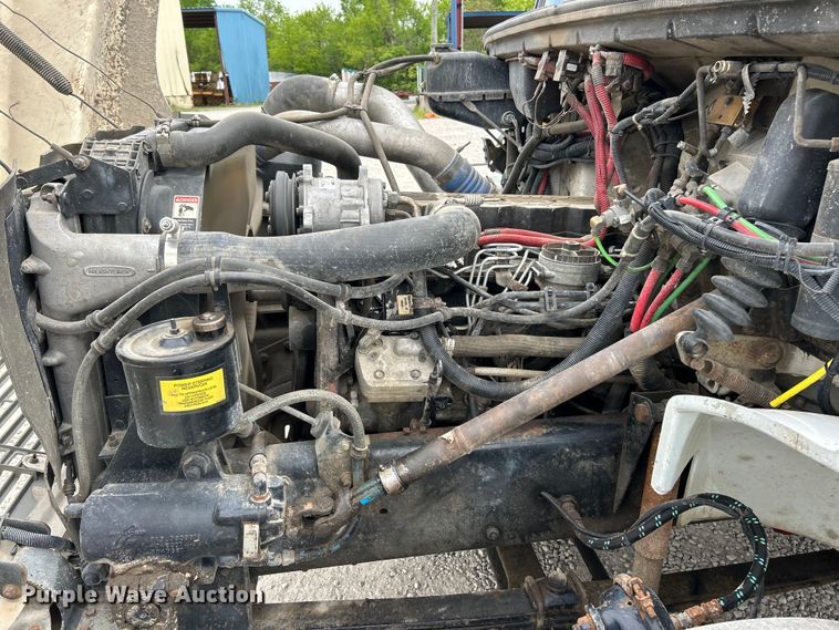 image for item EK4573 2001 Freightliner FL60 rollback truck