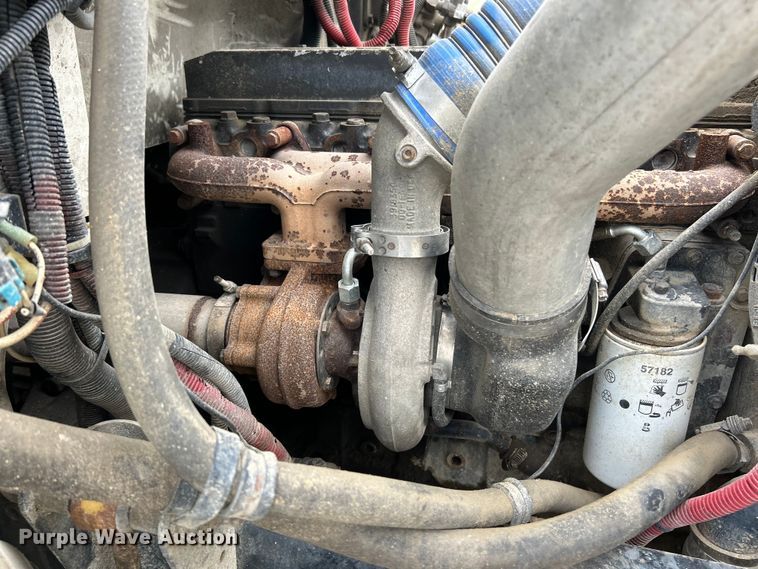 image for item EK4573 2001 Freightliner FL60 rollback truck