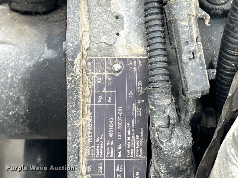 image for item EK4573 2001 Freightliner FL60 rollback truck