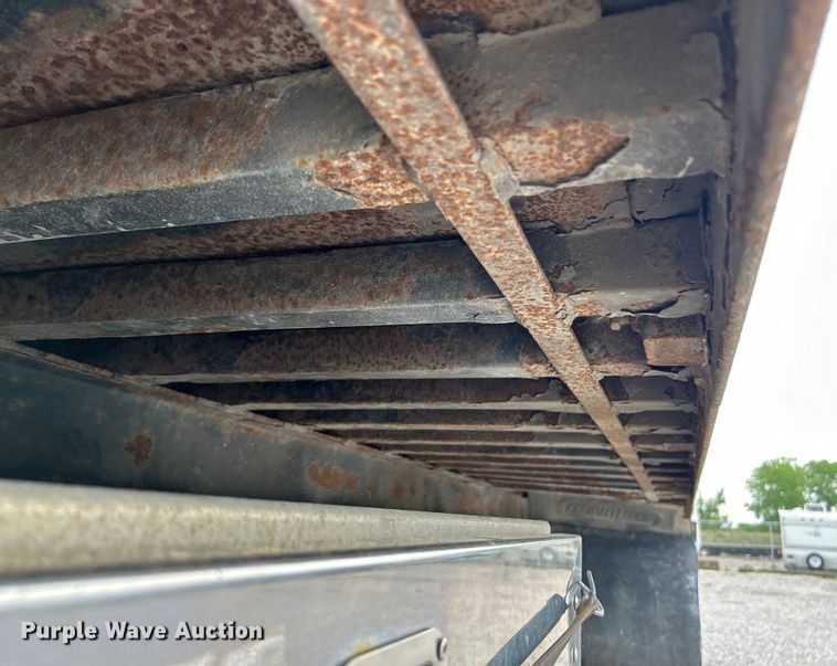 image for item EK4573 2001 Freightliner FL60 rollback truck